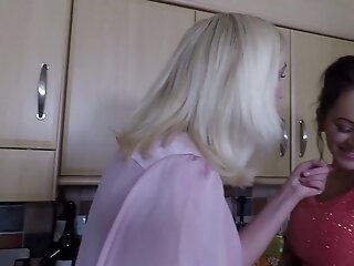 Ashleigh Can't Pay Her Rent